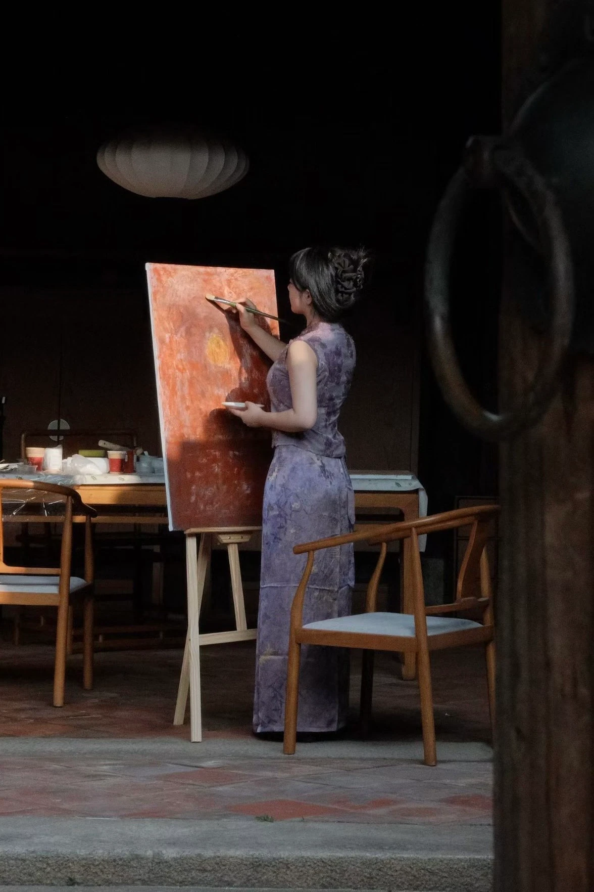 Na Xin painting during the Entrance residency